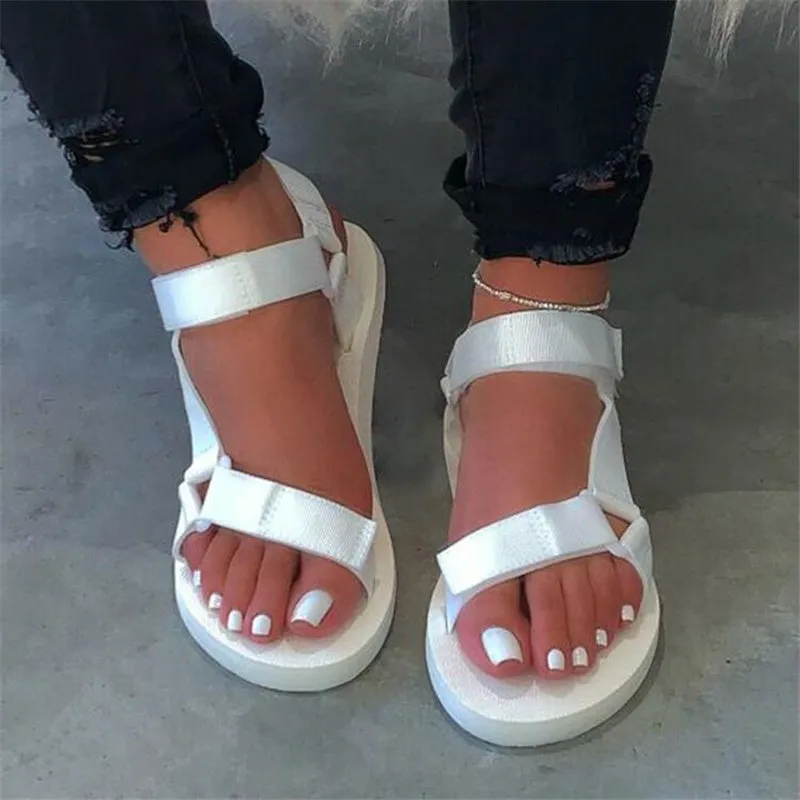 2022 New Women Summer Soft Slip Sandals Woman Buckle Strap Foam Sole Durable Sandals Ladies Outdoor Casual Beach Shoes