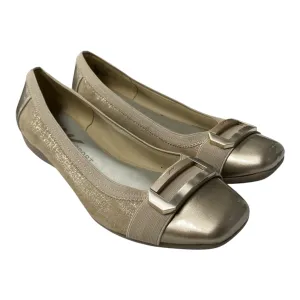 Shoes Flats By Anne Klein In Gold, Size:9